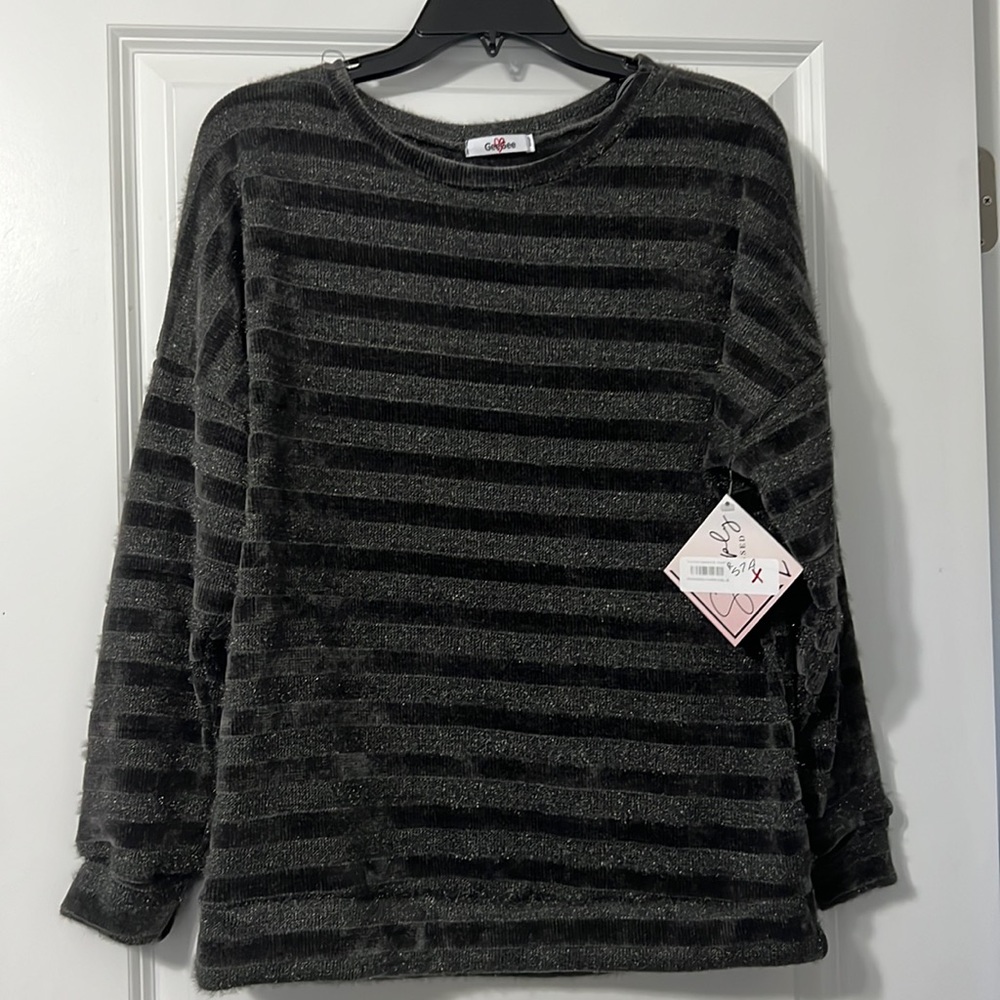 GeeGee NWTS charcoal sweater Sz Small